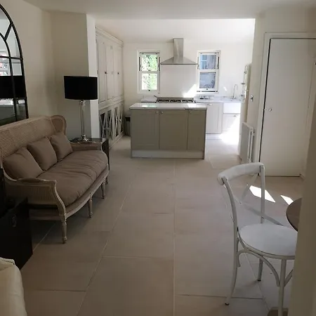 בית הארחה The Bijou הרוגייט